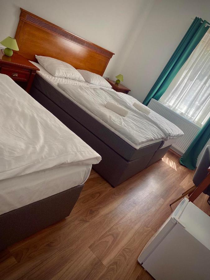 Fueredi Panzio Bed & Breakfast Tiszafured Ngoại thất bức ảnh